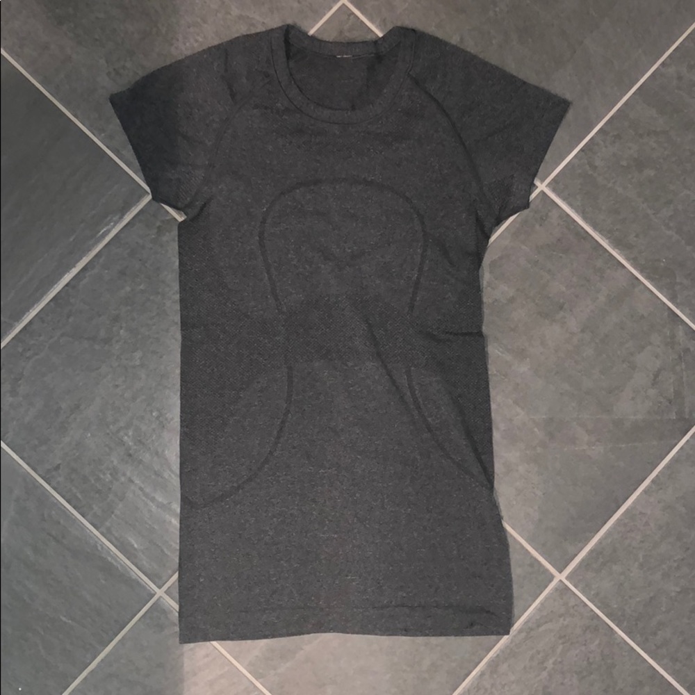 lululemon top (size 4)